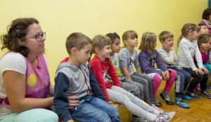 Zupan razdelil knjigo Zacarani gozd – v tednu otroka 05