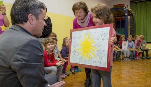 Zupan razdelil knjigo Zacarani gozd – v tednu otroka 14