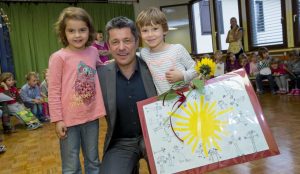 Zupan razdelil knjigo Zacarani gozd – v tednu otroka 17