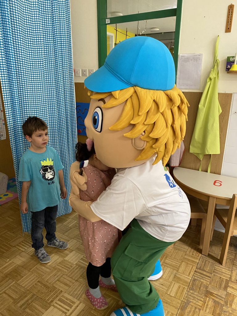 POPI NA OBISKU V VRTCU
