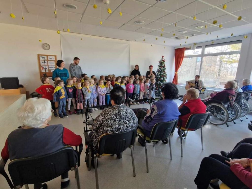 PRIČARALI SMO NASMEHE V DOMU STAREJŠIH OBČANOV