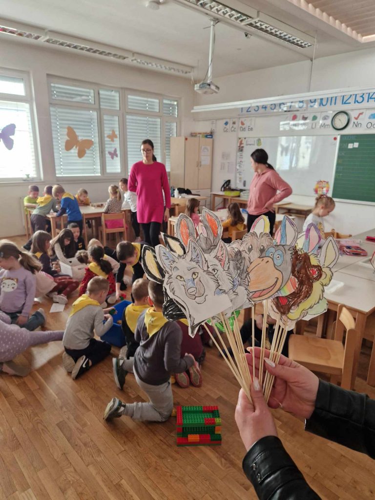 OBISK IN DRUŽENJE S PRVOŠOLCI V OŠ ANTON GLOBOČNIK