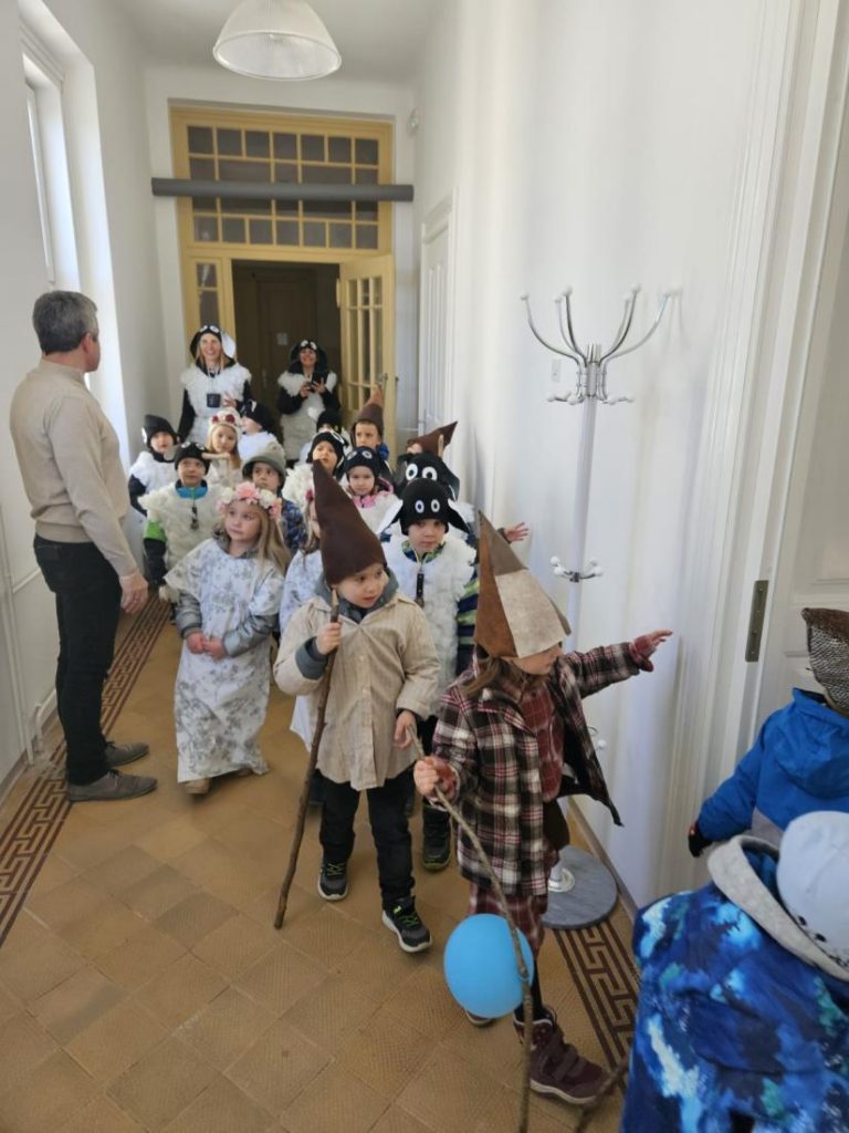 PUSTNE MASKE PRIKLICALE POMLAD