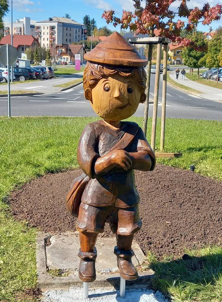 PASTIRČEK JAKOB BEDI NAD OTROKI
